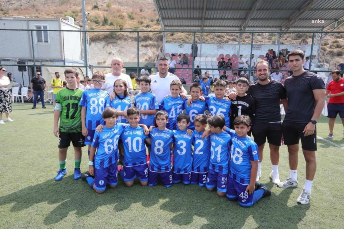 İzmir\'de U-12 Cup Cumhuriyet Futbol Turnuvası Şampiyonu Belli Oldu