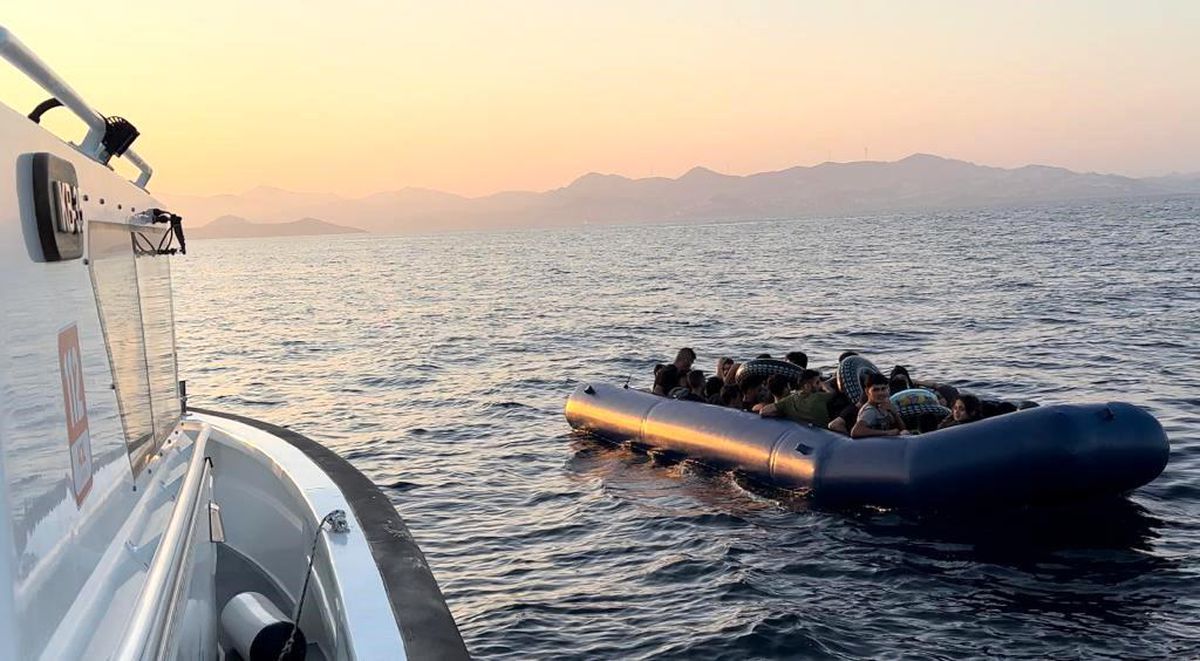 Muğla\'nın Bodrum ilçesi açıklarında 35 düzensiz göçmen kurtarıldı