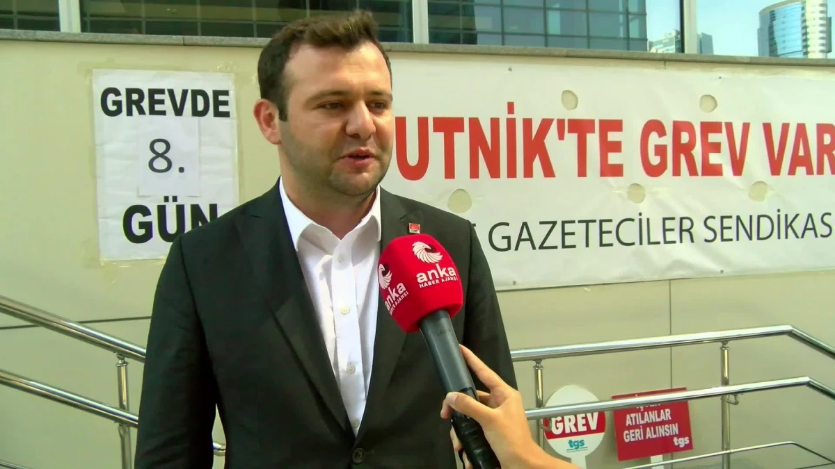 CHP Genel Başkan Yardımcısı Hasan Efe Uyar, Sputnik Türkiye\'deki grevde gazetecilere destek ziyaretinde bulundu