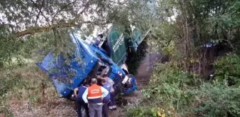 Edirne'de TIR kavşakta devrildi: 1 ölü