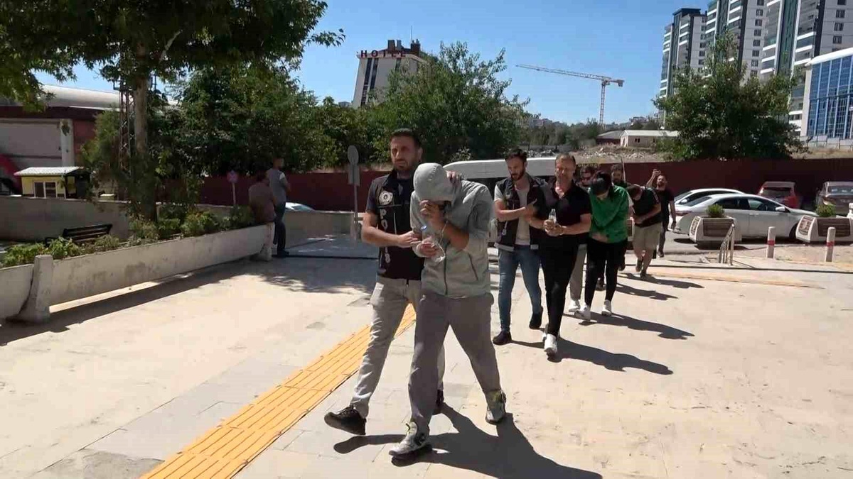 Elazığ\'da Uyuşturucu Operasyonu: 5 Tutuklama