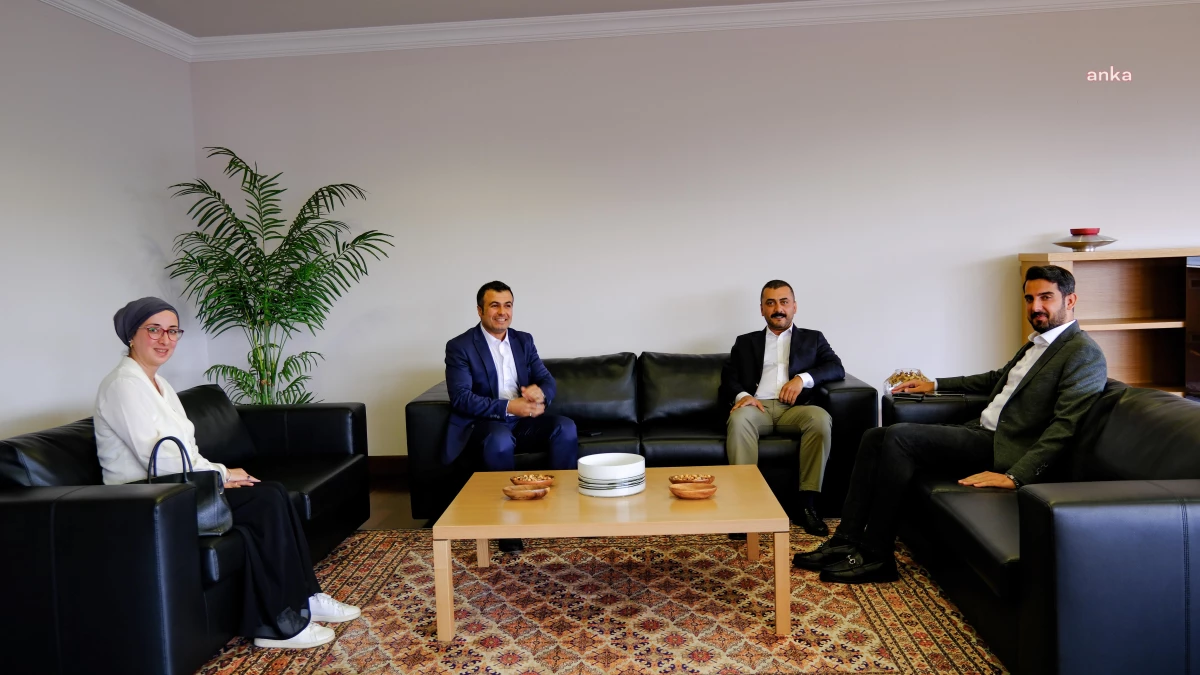CHP Medya, Planlama ve Sosyal Medya Politikalarından Sorumlu Genel Başkan Yardımcısı Eren Erdem, Habertürk ve Doğuş Yayın grubunun Ankara temsilciliklerini ziyaret etti