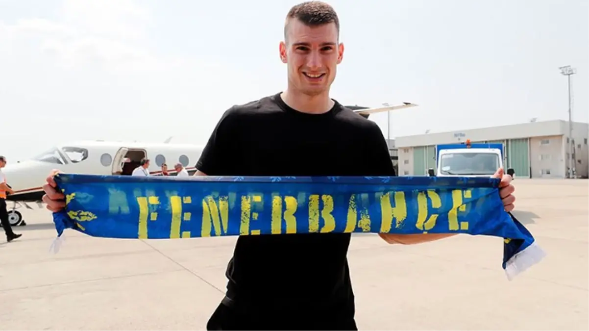 Fenerbahçe\'nin yeni kalecisi Dominik Livakovic, İstanbul\'da