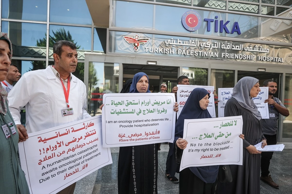 Gazze\'deki Kanser Hastaları İsrail Ablukasına Karşı Eylem Düzenledi