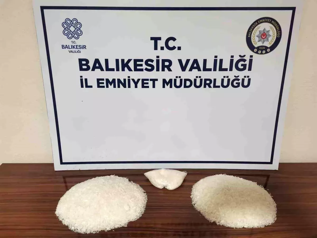 Balıkesir\'de 2 Kilo Uyuşturucu Ele Geçirildi, 4 Kişi Gözaltına Alındı