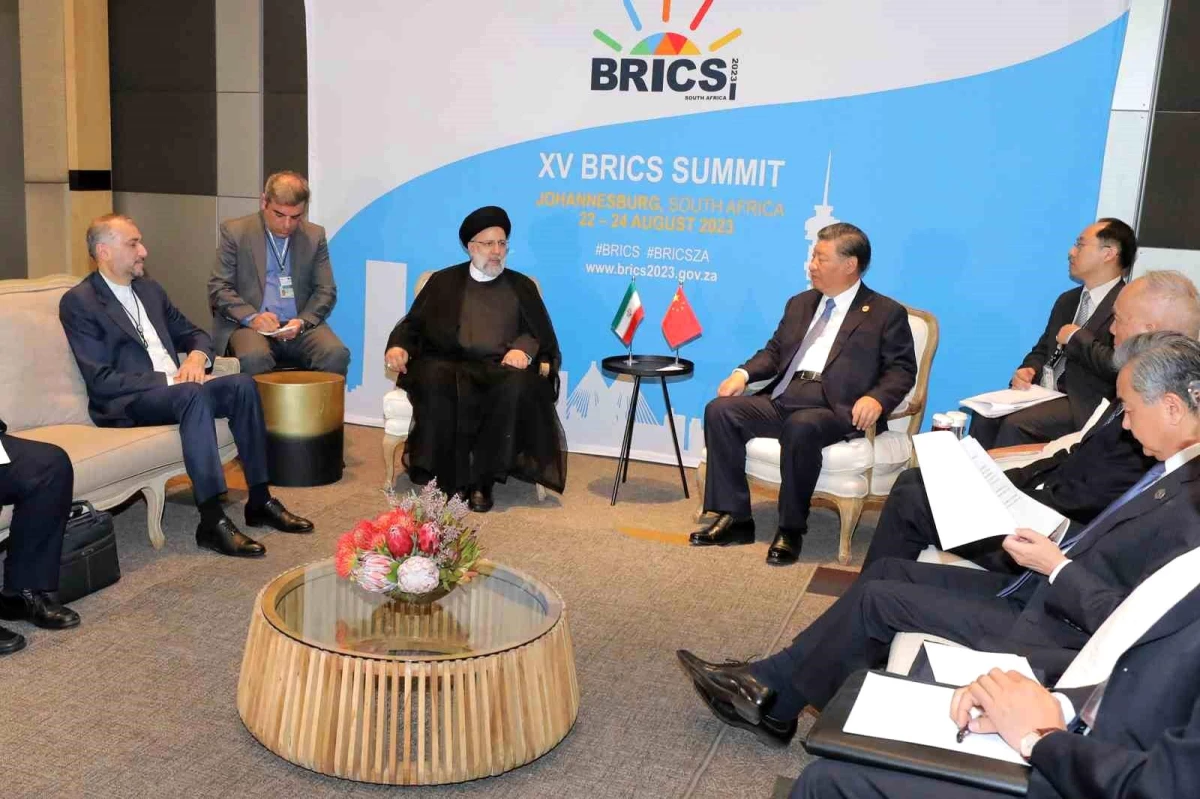 İran Cumhurbaşkanı BRICS Zirvesi\'nde Xi Jinping ve Narendra Modi ile görüştü