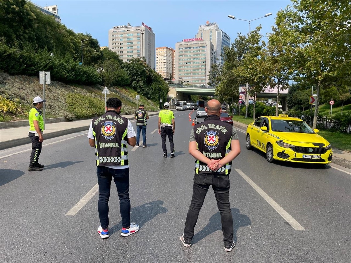 Şişli\'de Dron Destekli Kırmızı Işık İhlali Denetimi