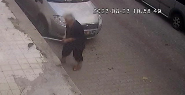 İzmir'de Fare Tarafından Isırılan Yaşlı Kadın Hastanelik Oldu İzmir'de Fare Tarafından Isırılan Yaşlı Kadın Hastanelik Oldu