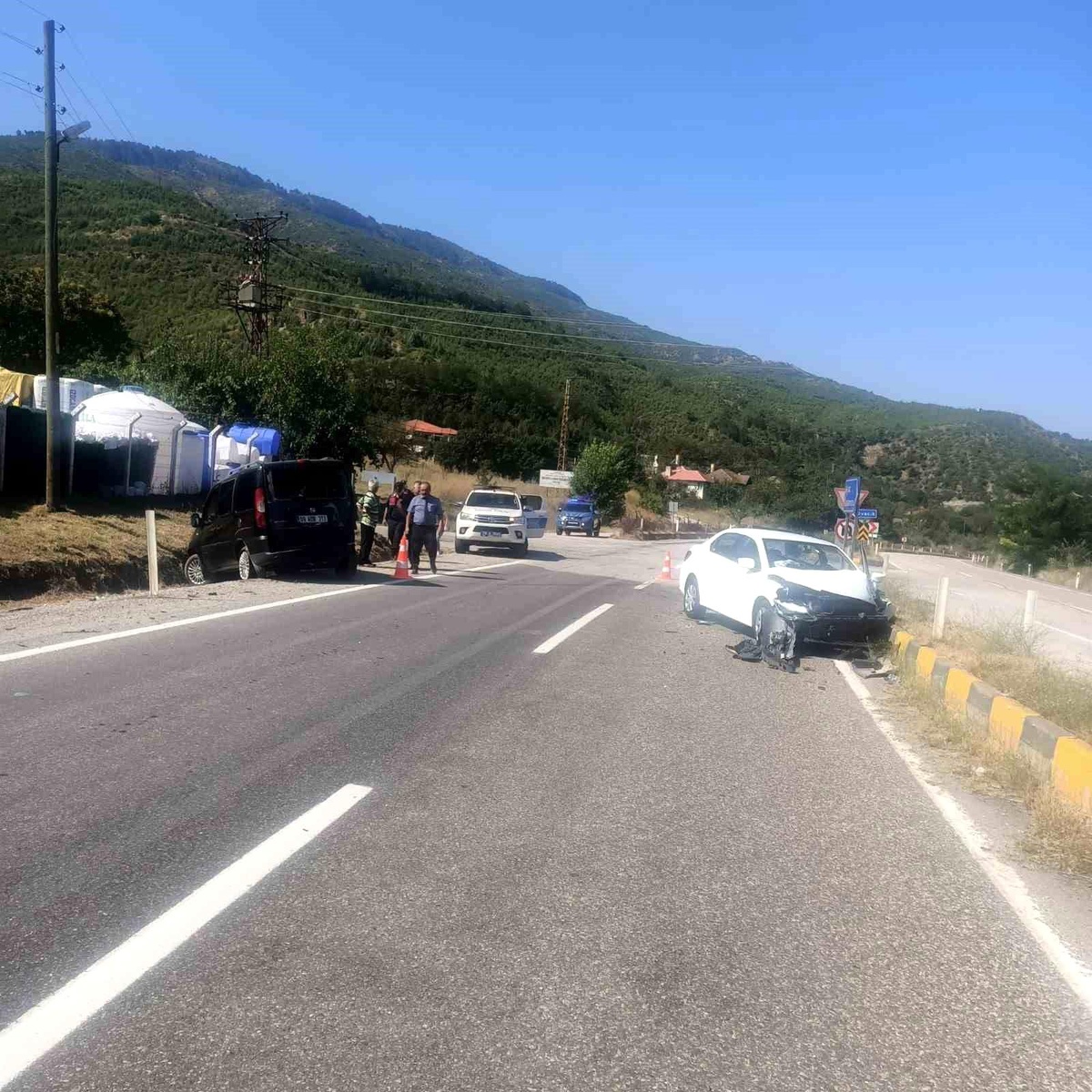 Karabük\'te İki Farklı Noktada Meydana Gelen Trafik Kazalarında 2 Kişi Yaralandı
