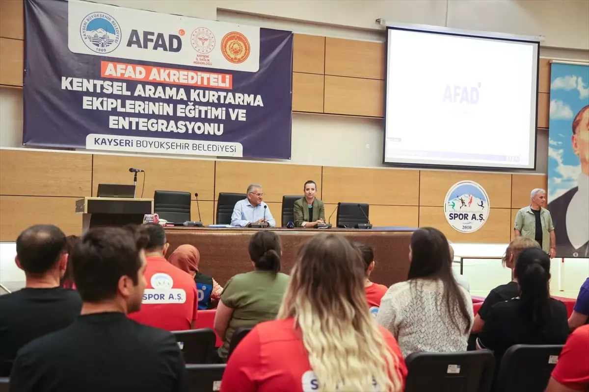 Kayseri Büyükşehir Belediyesi AFAD Eğitimine Katıldı