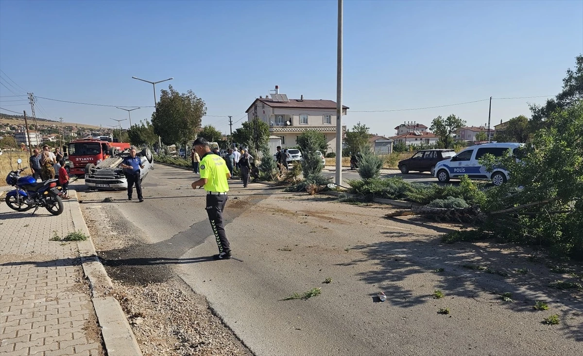 Konya\'da Otomobil Refüje Çarptı: Sürücü Hayatını Kaybetti