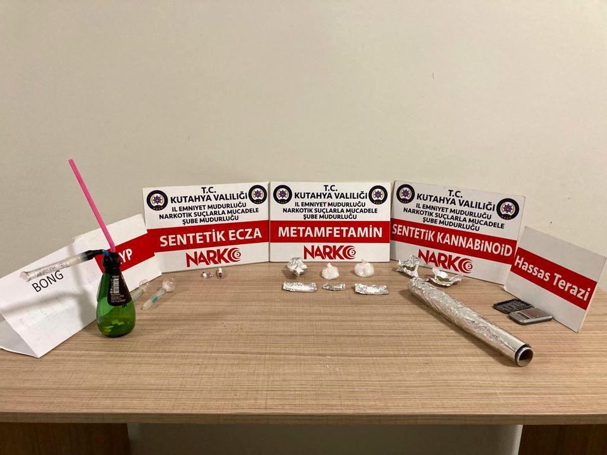 Kütahya\'da Narkotik Operasyonunda Metamfetamin ve Bonzai Ele Geçirildi