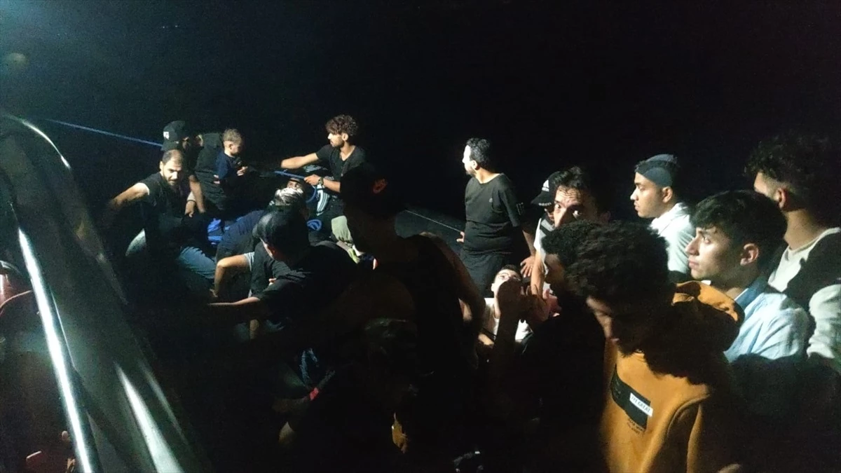İzmir\'de 57 düzensiz göçmen yakalandı