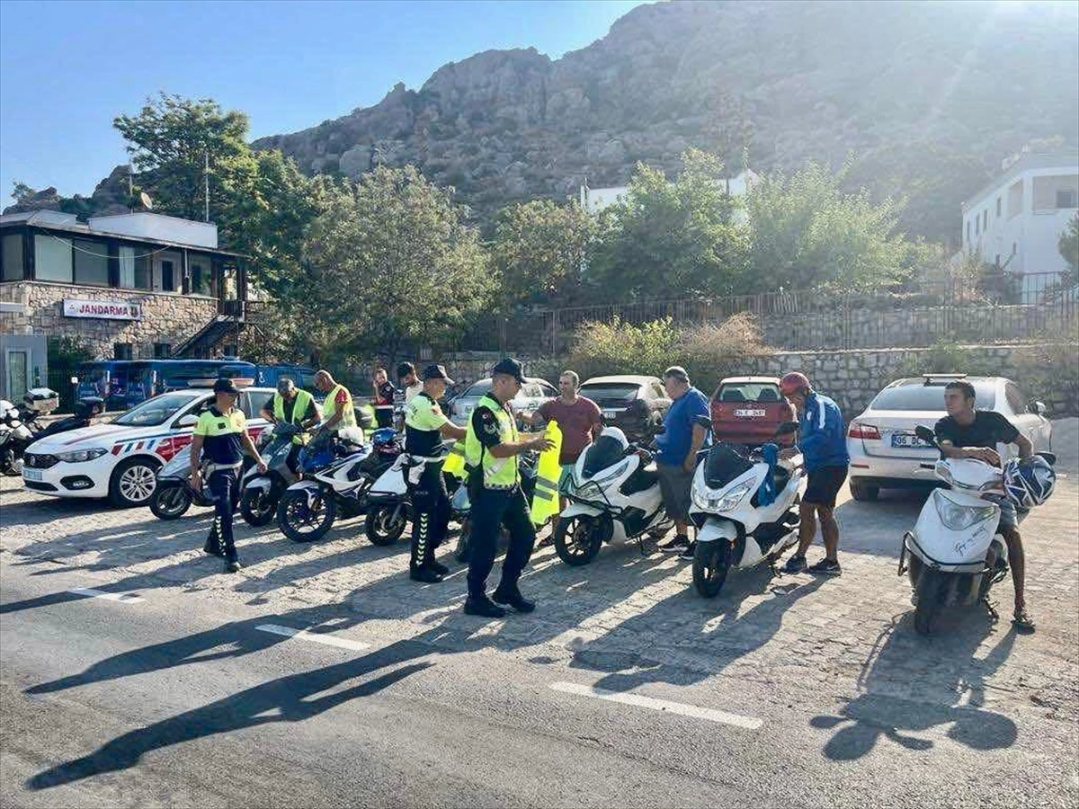 Muğla ve ilçelerinde yapılan denetimlerde 28 motosiklet trafikten men edildi, 97 sürücüye ceza verildi