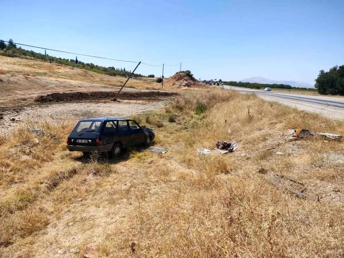 Adıyaman Gölbaşı\'nda Otomobil Şarampole Yuvarlandı: 1 Yaralı