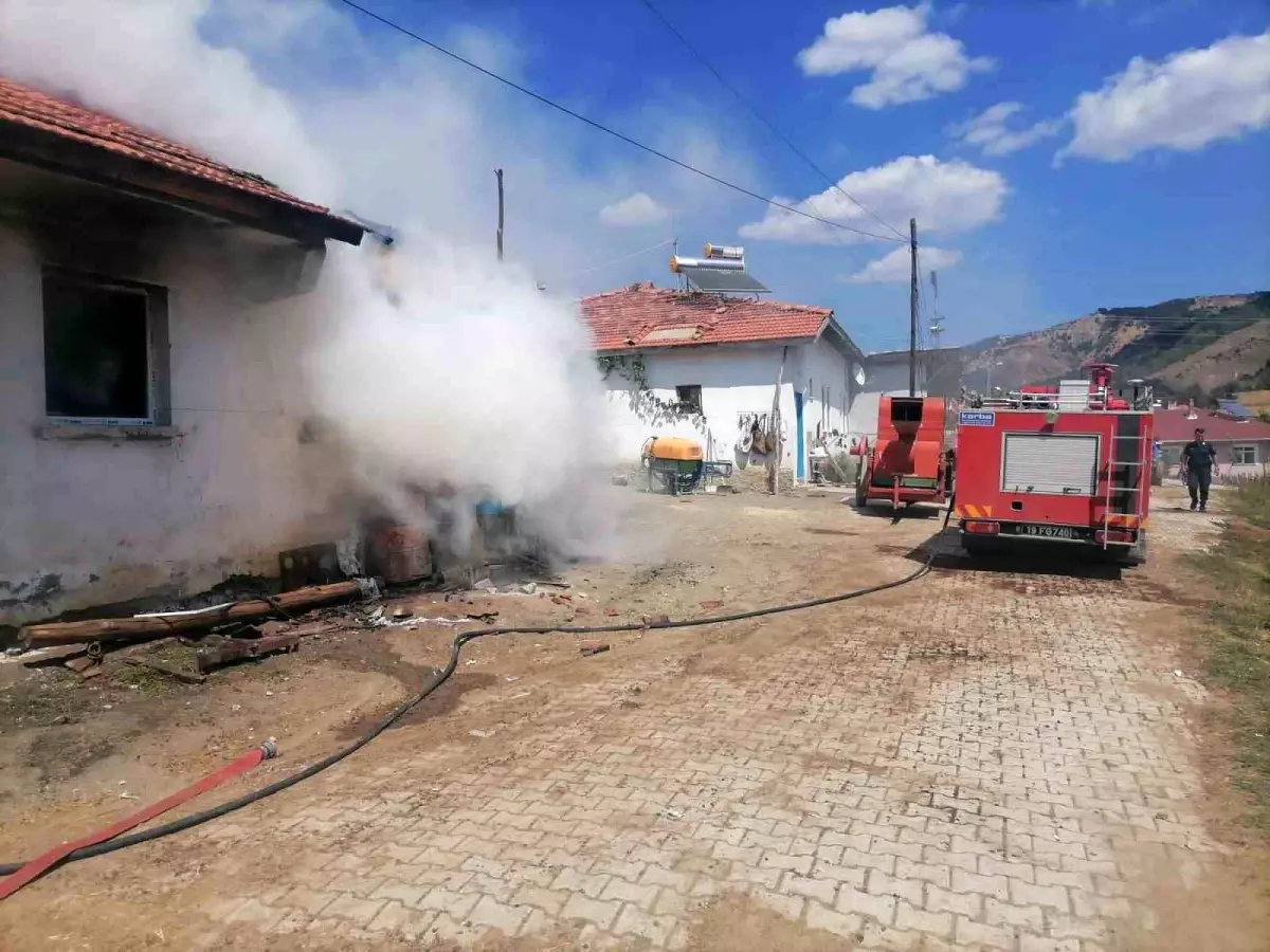 Çorum İskilip\'te Mutfak Tüpü Patlaması Sonucu Yangın Çıktı