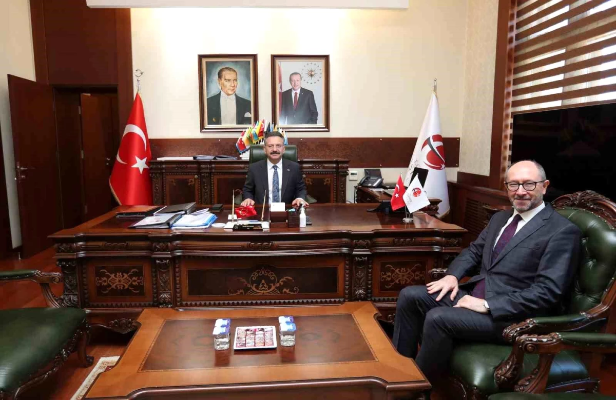 Anadolu Üniversitesi Rektörü Prof. Dr. Fuat Erdal Eskişehir Valisi Hüseyin Aksoy\'u ziyaret etti