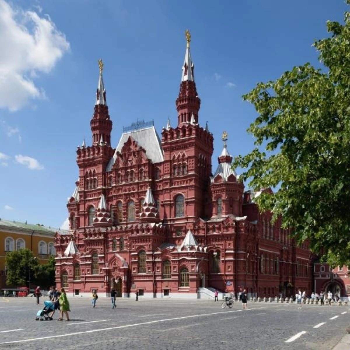 Moskova\'daki Kızıl Meydan Ziyaretçi Girişi Kapatıldı