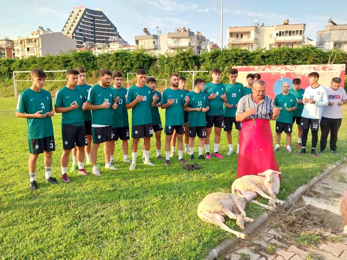 Salihli Belediyespor, adaklık hayvan keserek yeni sezon hazırlıklarına başladı