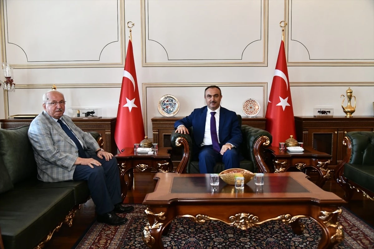 Tekirdağ Büyükşehir Belediye Başkanı Kadir Albayrak Vali Recep Soytürk\'ü ziyaret etti