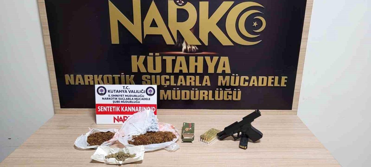 Kütahya\'da Otobüste Bonzai ve Ruhsatsız Tabanca Ele Geçirildi