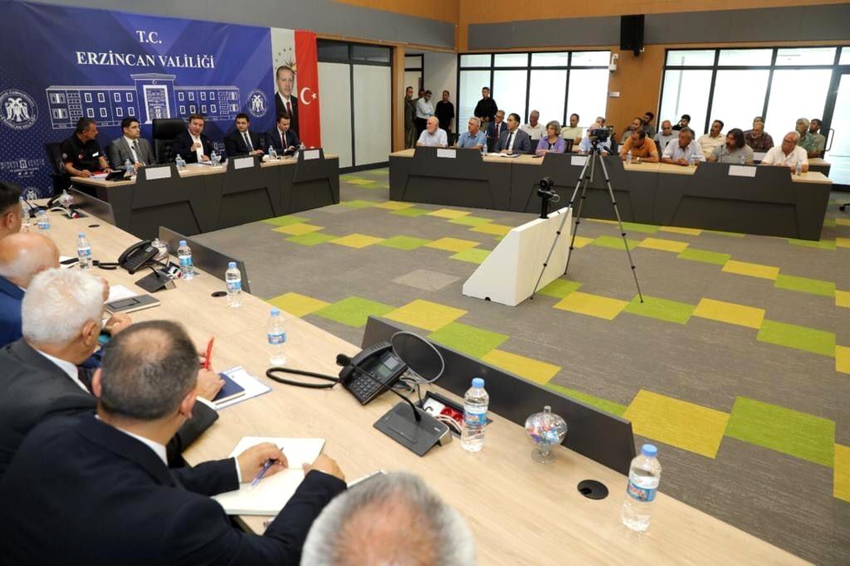 Erzincan Valisi Hamza Aydoğdu Mahalle Muhtarlarıyla İstişarede Bulundu