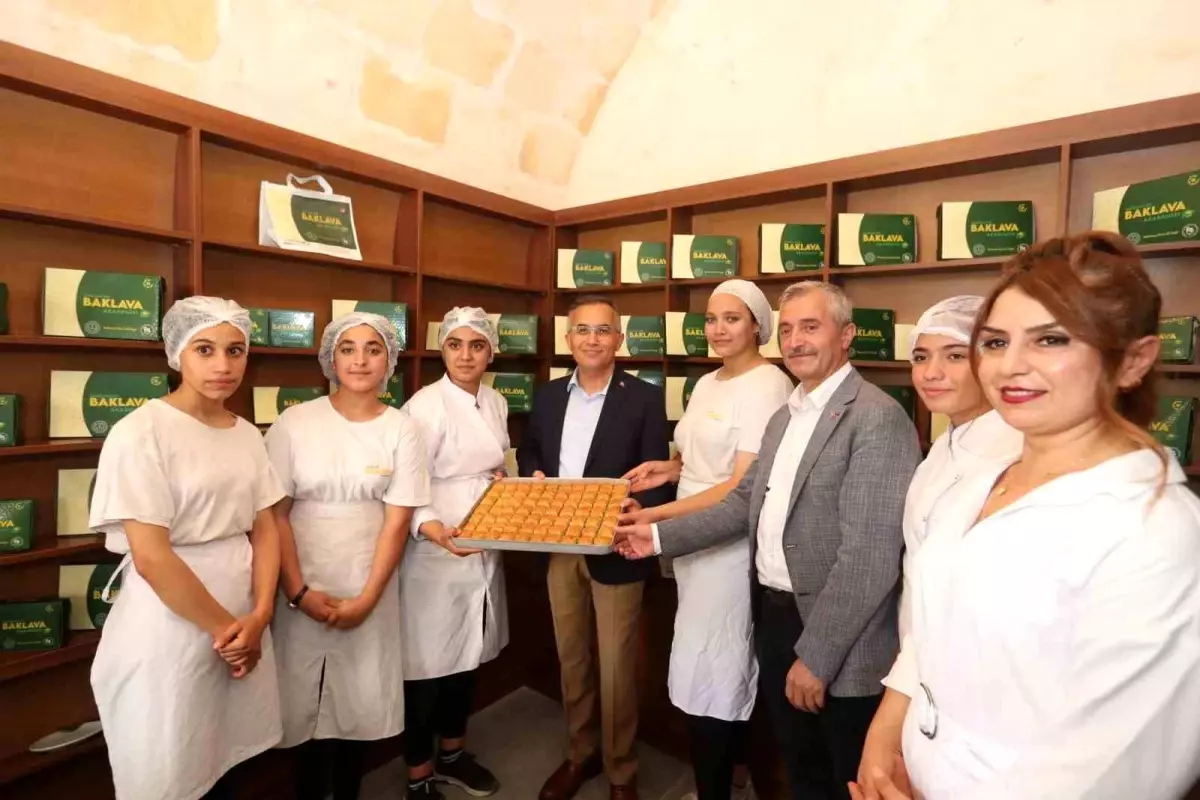 Şahinbey Belediyesi, Hacı Muzaffer Bakbak Mesleki ve Teknik Anadolu Lisesi öğrencilerine destek veriyor