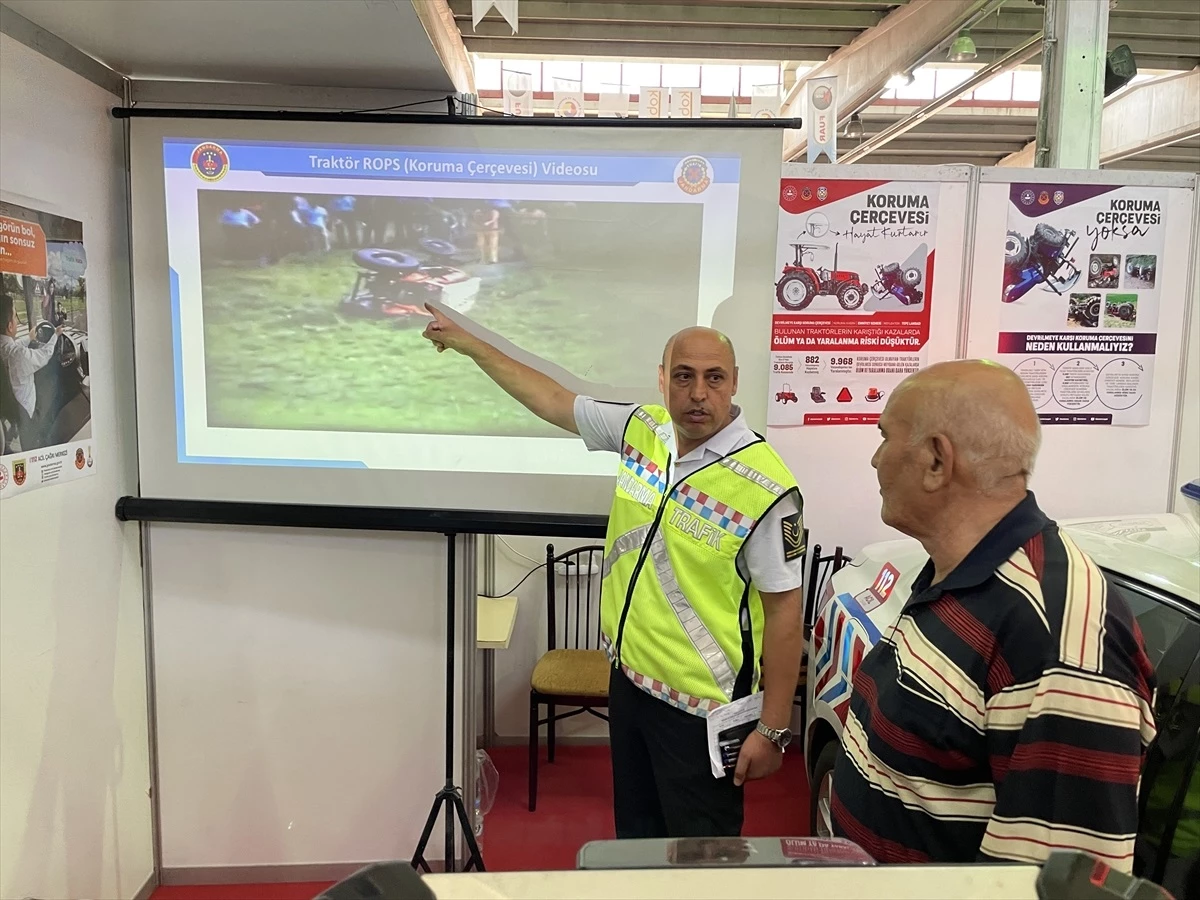 Yozgat Tarım Fuarı\'nda Jandarma, Çiftçilere Traktör Kullanımı Hakkında Bilgilendirme Yaptı