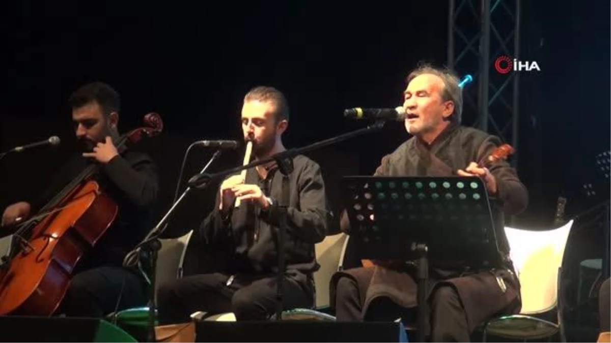 Ahlat\'ta Arslanbek Sultanbekov ve Yavuz Bingöl konseri
