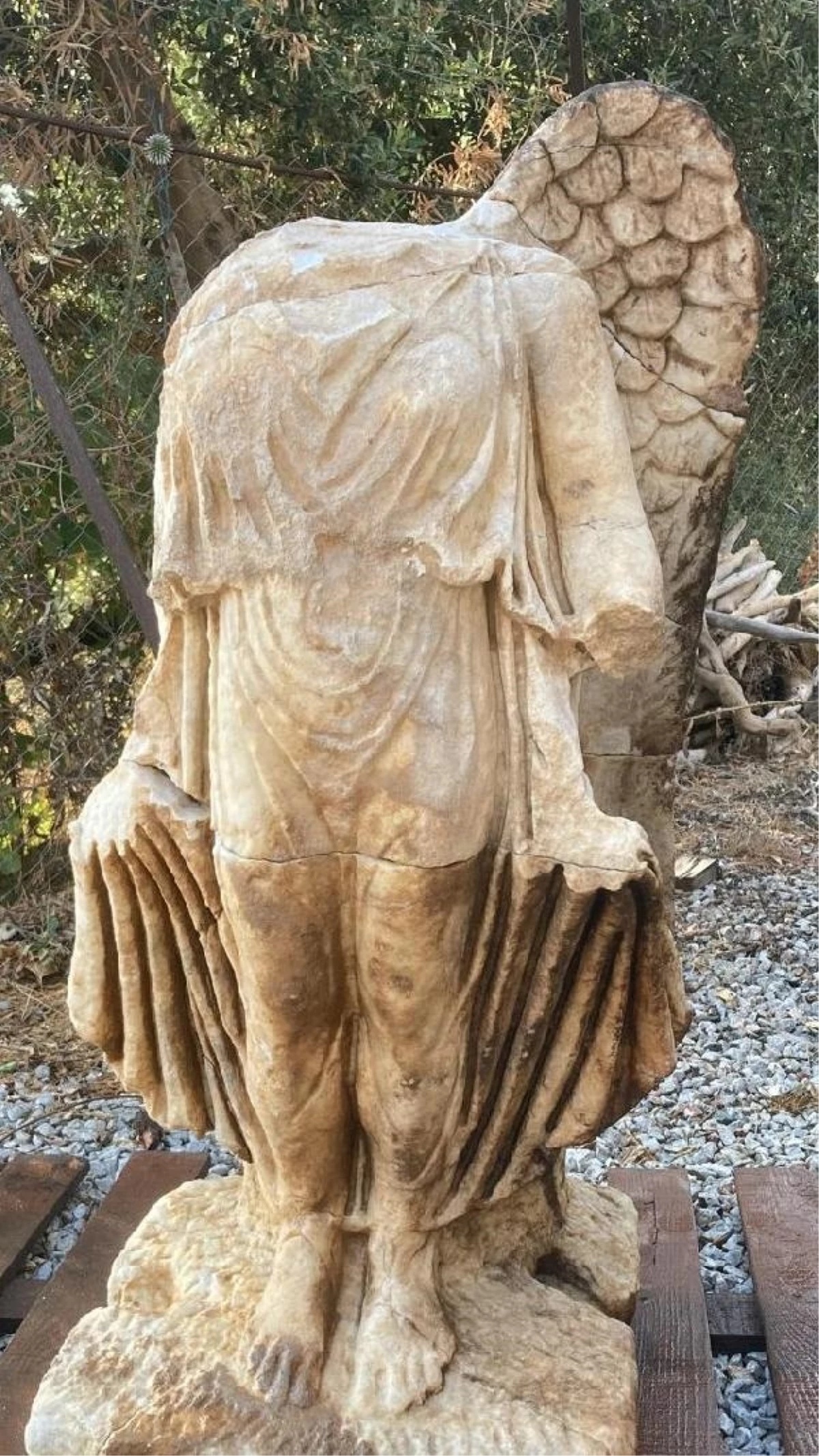 Alanya\'da 1800 yıllık \'Zafer Tanrıçası\' heykeli bulundu