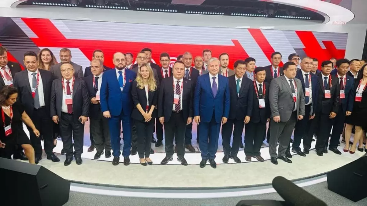 Başkan Böcek, Moskova\'da Ulaşım Zirvesi\'ne katıldı