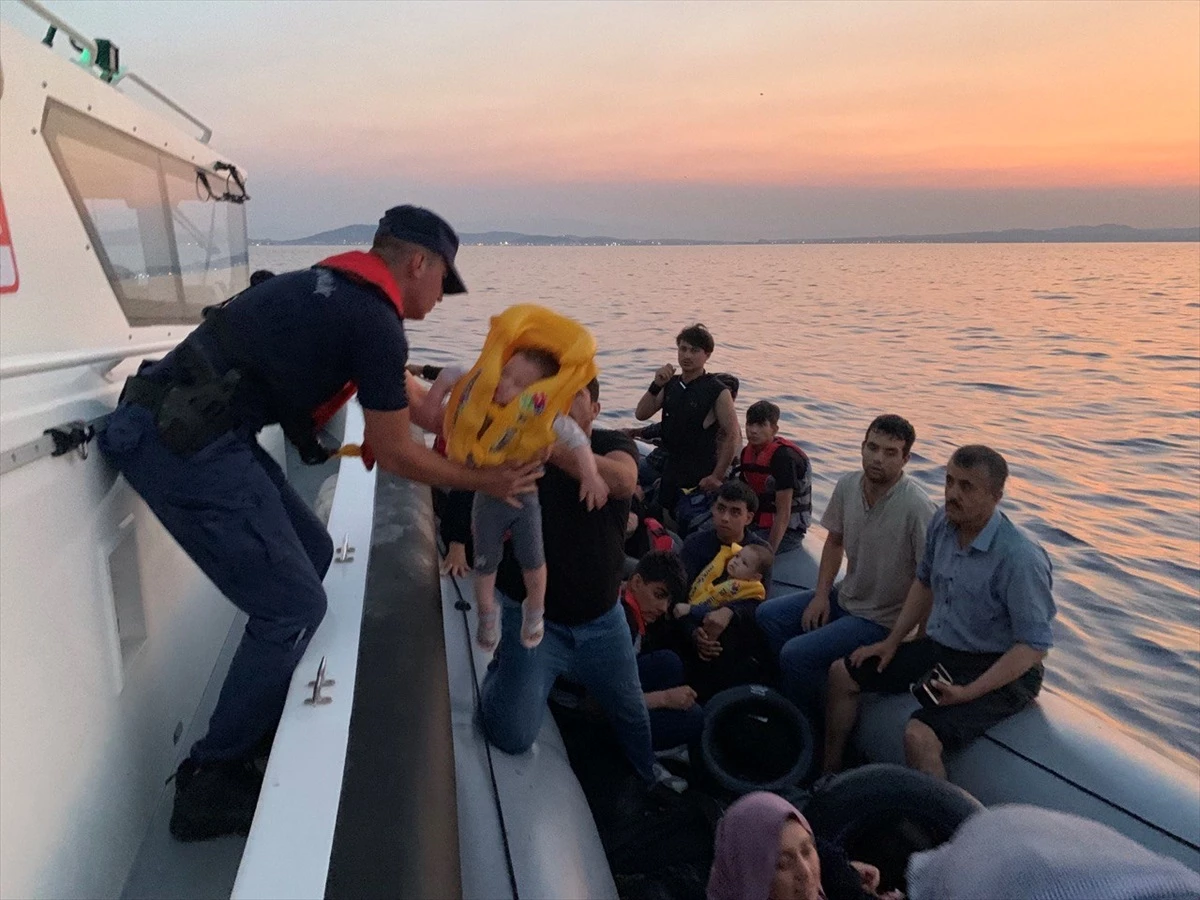 Ayvalık açıklarında 37 düzensiz göçmen kurtarıldı