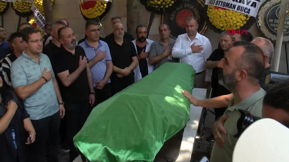 İzmir\'de silahlı kavga sonucu hayatını kaybeden adam toprağa verildi