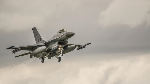 Biden'ın tatil yaptığı bölgeye sivil uçak girdi, F-16'lar peş peşe havalandı!