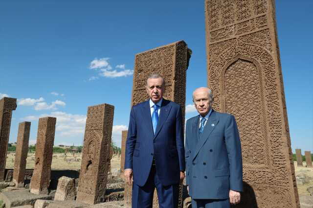 Cumhurbaşkanı Erdoğan, Ahlat'ta Selçuklu mezarlığını ziyaret etti Cumhurbaşkanı Erdoğan, Ahlat'ta Selçuklu mezarlığını ziyaret etti