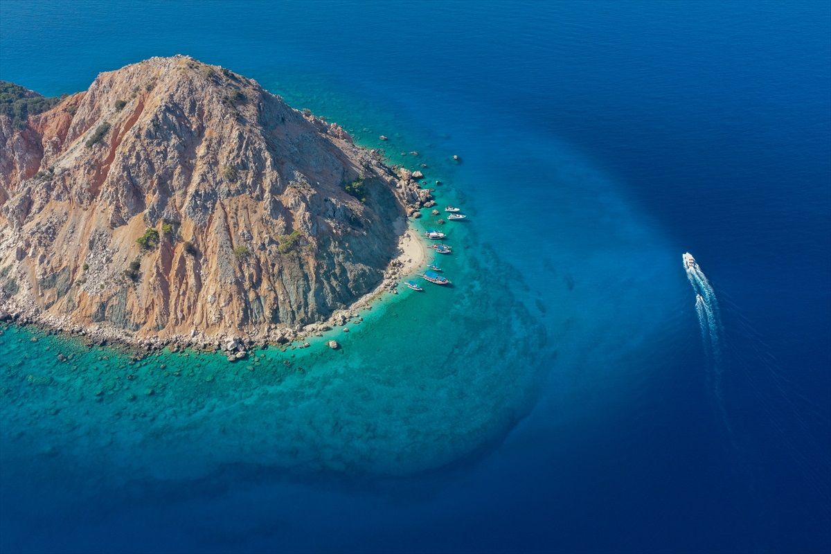 Antalya\'da Suluada\'da Plaja Mesafeli Bağlama Yeri Talebi