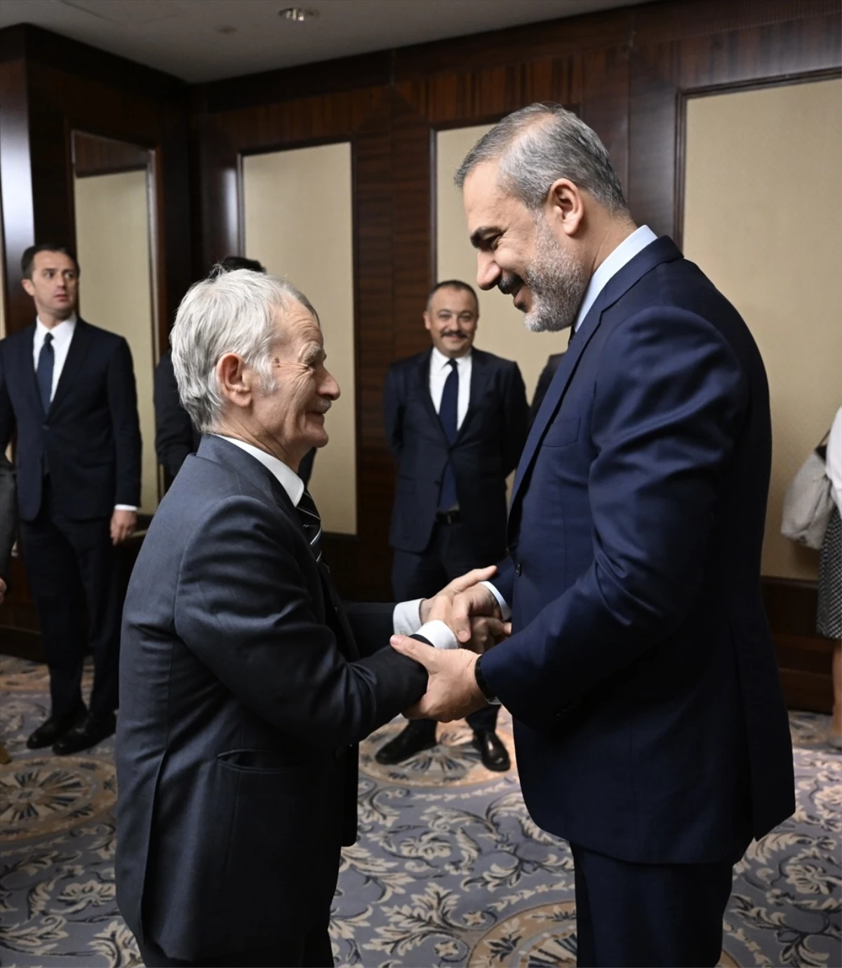 Dışişleri Bakanı Hakan Fidan, Ukrayna\'da Kırım Tatar Türk Toplumu liderleriyle bir araya geldi