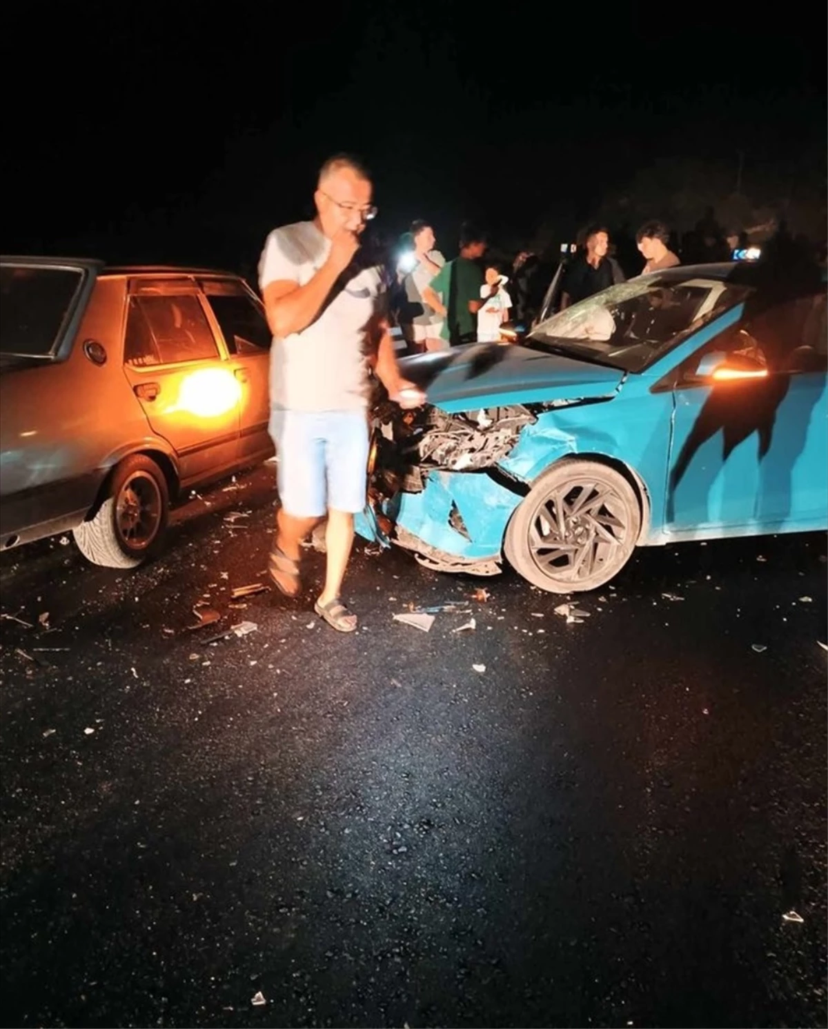 Finike\'de 3 aracın karıştığı trafik kazasında 1 kişi yaralandı