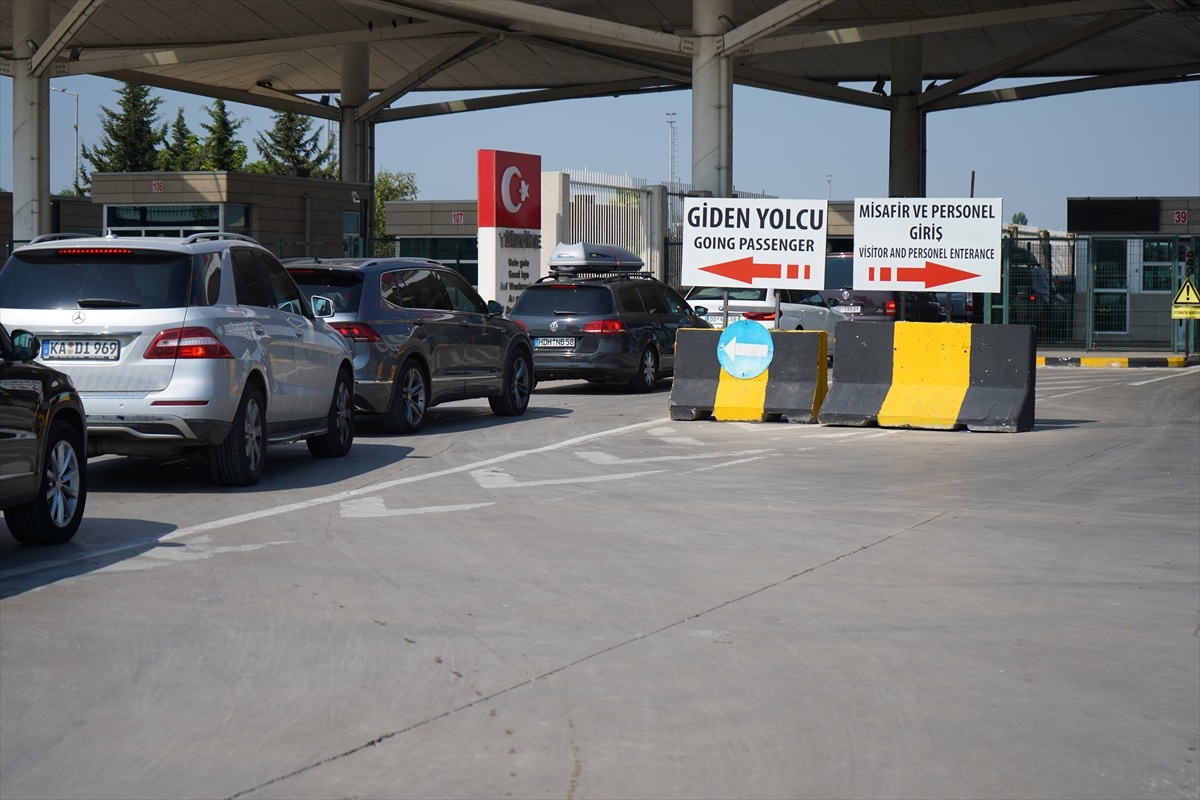 Gurbetçilerin memleketlerine dönüş yolculuğu devam ediyor