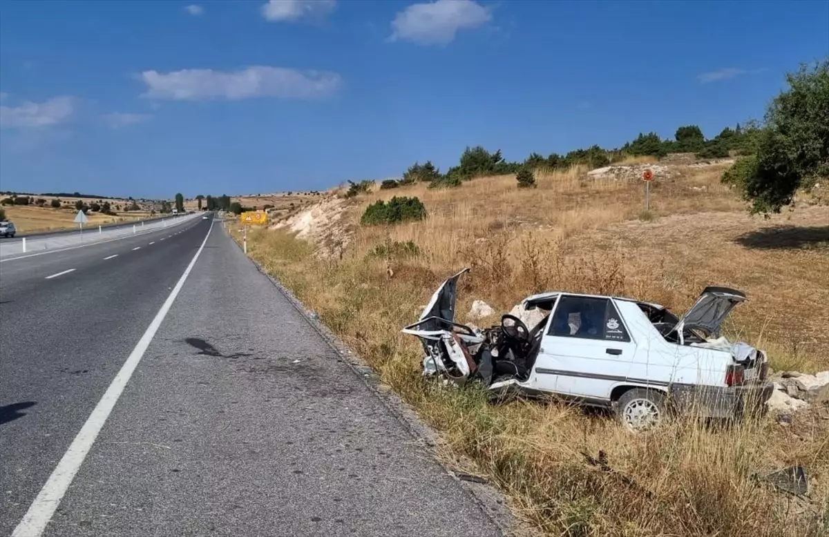 Kütahya\'da otomobil devrildi: 1 çocuk hayatını kaybetti, 3 kişi yaralandı