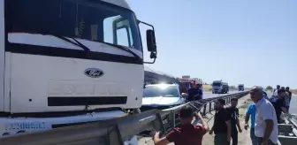 Mardin'de tırın otomobile çarpması sonucu 2 kişi yaralandı