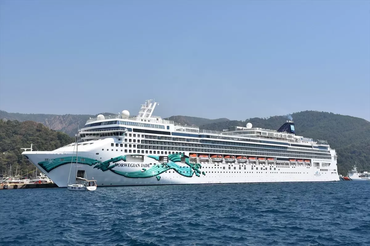 Bahamalar bayraklı Norwegian Jade Marmaris\'e geldi