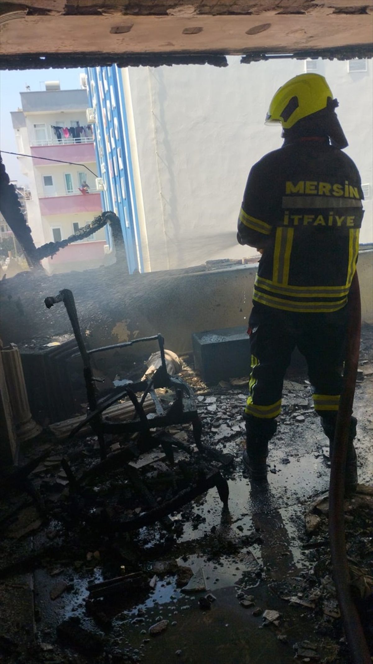 Mersin\'de çıkan ev yangını söndürüldü