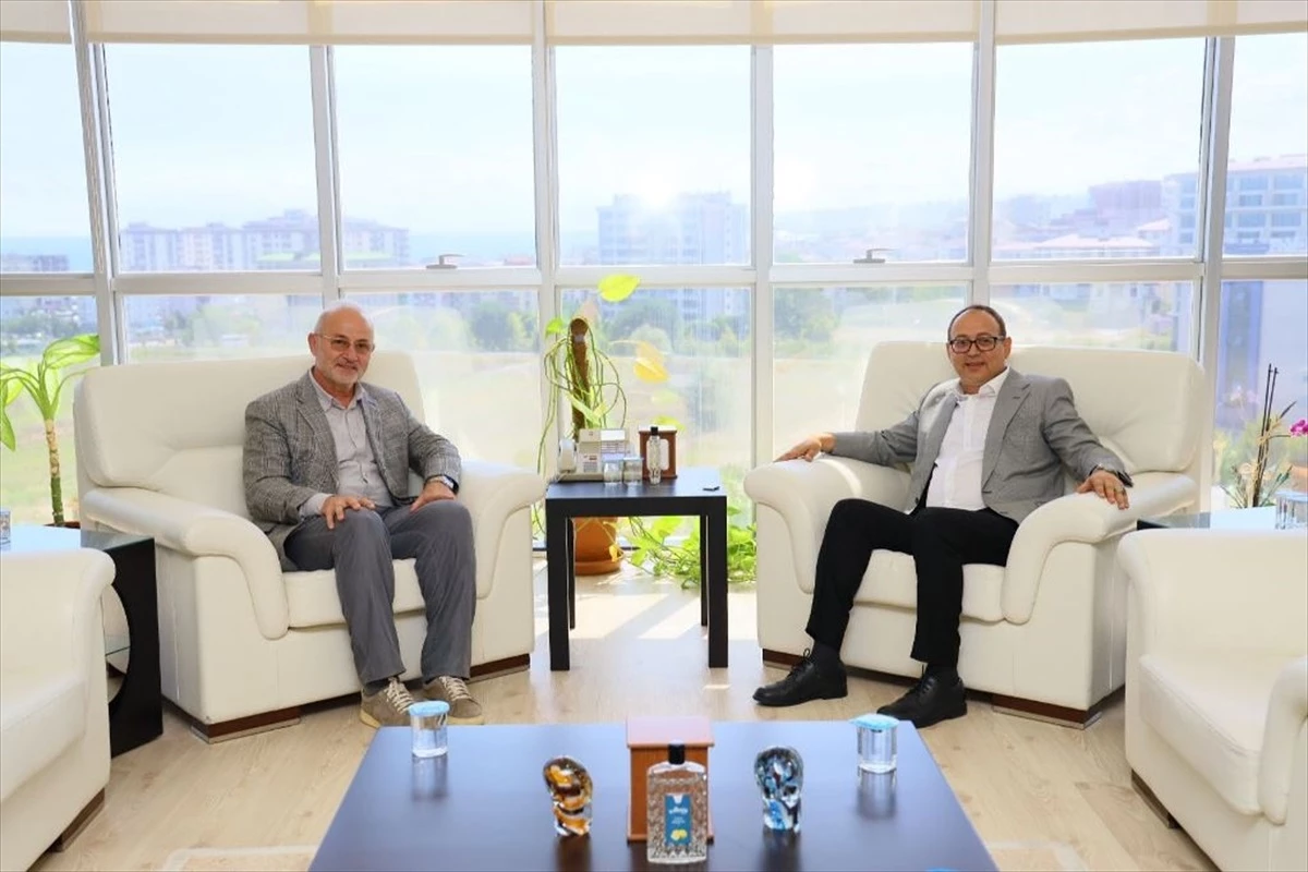 MHP Samsun Milletvekili İlyas Topsakal, OMÜ Rektörü Prof. Dr. Yavuz Ünal\'ı ziyaret etti