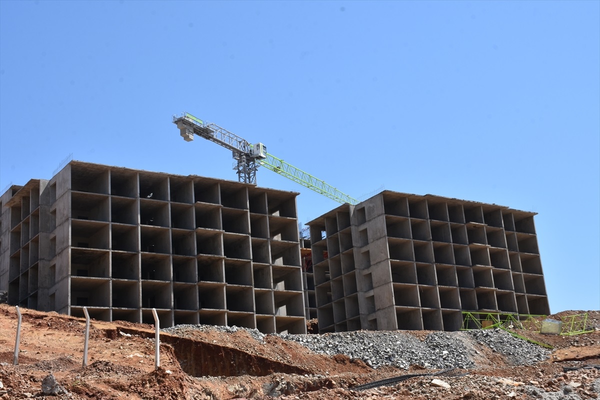 Gaziantep Nurdağı\'nda depremden etkilenenlere TOKİ\'den kalıcı konutlar