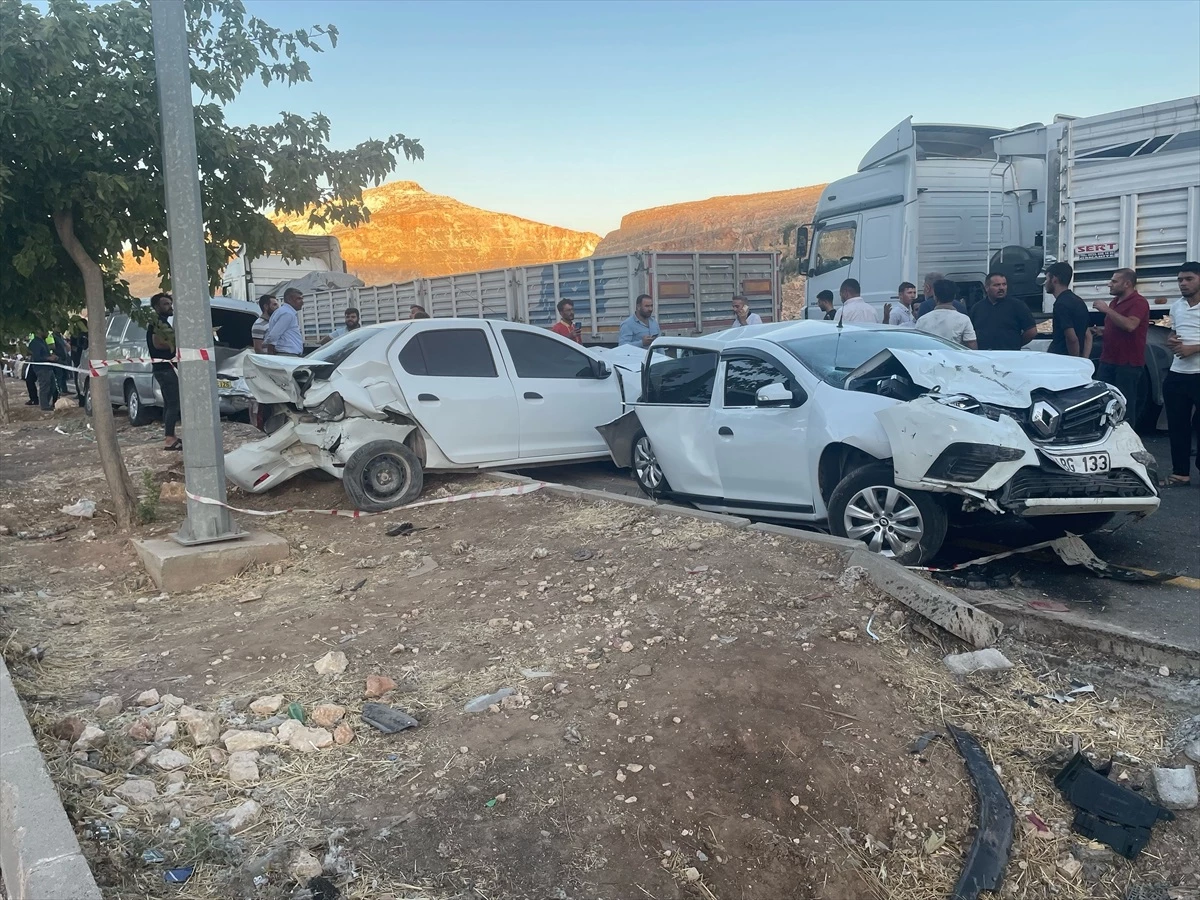 Şanlıurfa\'da Zincirleme Trafik Kazası: 5 Yaralı