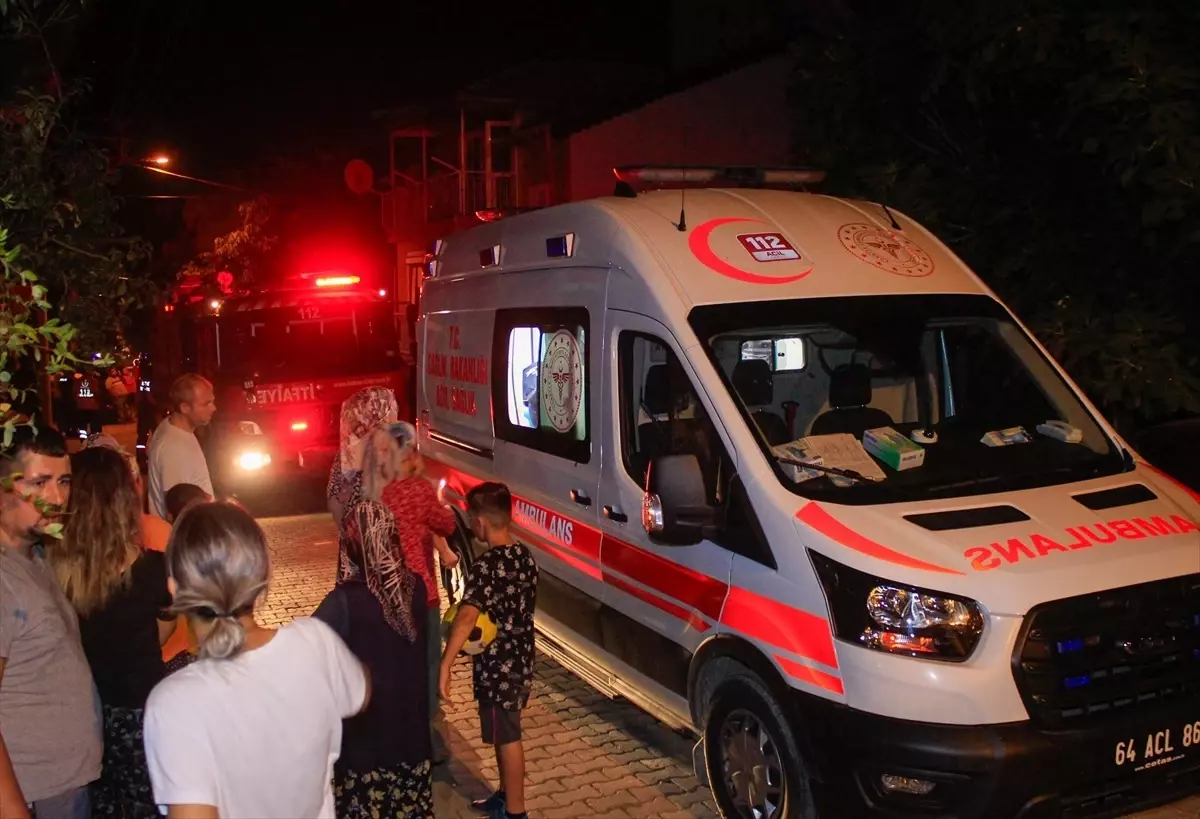 Uşak'ta müstakil evde çıkan yangında yaralanan karı koca hastanede tedavi altına alındı