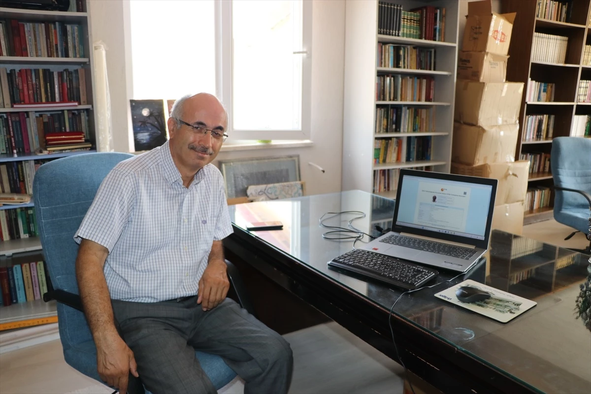 56 Yaşındaki Gazeteci Ekrem Kaftan, İkinci Üniversite Hayalini Gerçekleştirdi