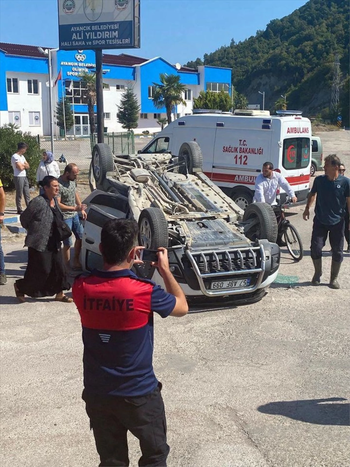 Sinop\'ta iki otomobil çarpıştı: İki kişi yaralandı