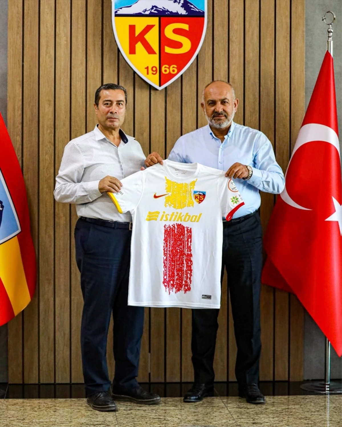 CHP Kayseri İl Yönetimi, Kayserispor\'u ziyaret etti